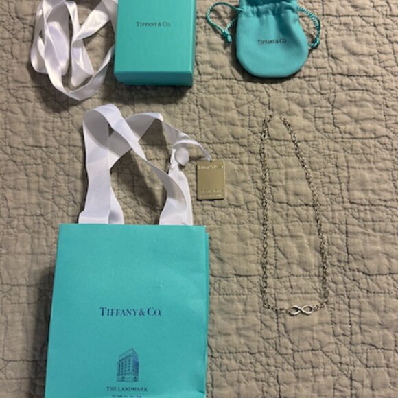 Tiffany Infinity Silver Necklace w/ Chunky Chain NWT (EXCLUSIVE!) - Picture 3 of 8